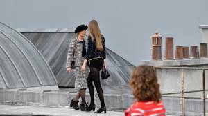 Скандал на Неделе моды в Париже: Джиджи Хадид выгнала с подиума блогершу, сорвавшую показ Chanel (ФОТО+ВИДЕО)