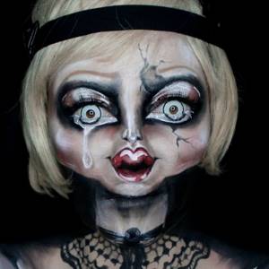 Визажист из Берлина делает жуткий и невероятный хэллоуинский макияж
