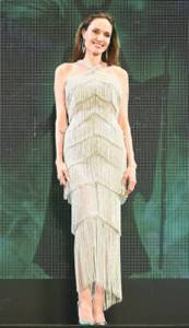 Блестящий наряд: Анджелина Джоли на премьере фильма "Малефисента: Владычица тьмы" в Токио