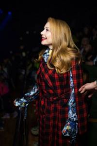 В самом трендовом принте: Тина Кароль в клетчатом пальто от украинского дизайнера (ФОТО+ГОЛОСОВАНИЕ)
