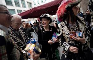 Ежегодный парад жемчужных королей и королев прошел в Лондоне