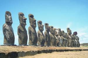 
        Истуканы острова Пасхи - идолы плодородия            