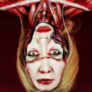 Визажист из Берлина делает жуткий и невероятный хэллоуинский макияж
