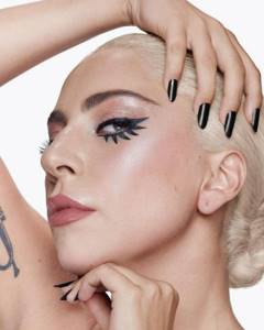 Леди Гага в ультраоткровенном наряде превратилась в сказочную единорожку