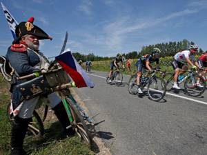 Экстравагантные костюмы поклонников Tour de France