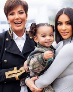 Неприкрытое счастье: Ким Кардашьян показала  трогательные семейные фото, которые никто не видел