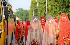 Массовое бракосочетание невест-сирот в Индии