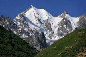 10 самых высоких гор в России