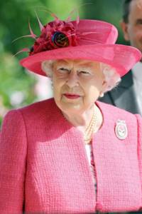 Вакансия от королевы Великобритании: что нужно делать, чтобы получать бесплатные обеды и четыре миллиона рублей
