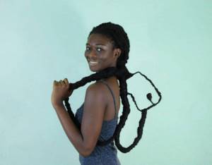 Африканская художница создает удивительные скульптуры из собственных волос