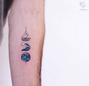 Татуировщик из Стамбула набивает на коже маленькие сказочные рисунки, запечатлевая кусочки детства