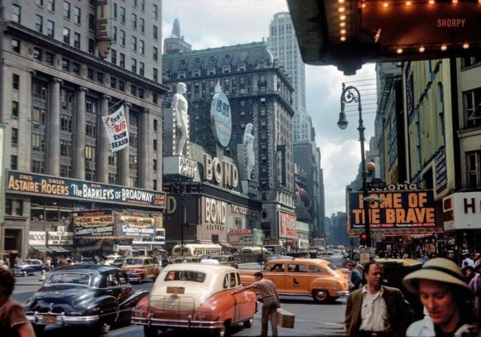 Улицы разных городов мира 70 лет назад