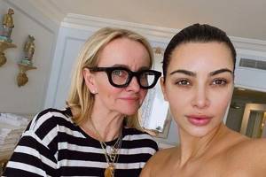 Ким Кардашьян смыла весь макияж и сделала самое честное селфи