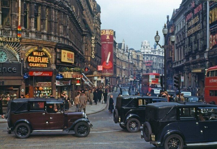 Улицы разных городов мира 70 лет назад