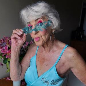 92-летняя бабушка, которая «ворует ваших мужчин» с 1928 года