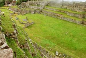 
        Один из древнейших спортивных «стадионов» майя            