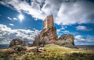 
        Замок Сафра - башня из «Игры престолов»            