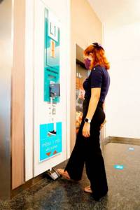 Торговые центры Таиланда заменили кнопки в лифтах на педали