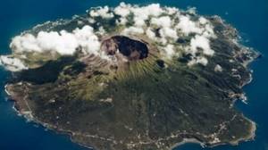 Самые опасные острова Земли: болезни, змеи и аборигены с копьями