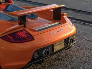 Porsche Carrera GT — последний суперкар с механикой