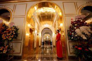 Первый в мире позолоченный отель во Вьетнаме