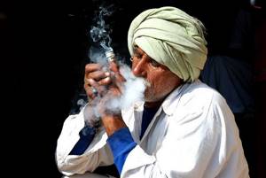 Пакистанцы забросили опиум и перешли на курение скорпионов