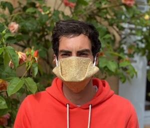 Во Франции начали выпускать защитные маски из конопли