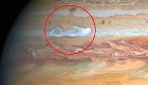 На новой фотографии Юпитера найдено новое пятно. Что это такое?