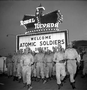 Ядерный туризм: в 50-х вы могли приехать в Вегас и посмотреть на ядерные взрывы вблизи!
