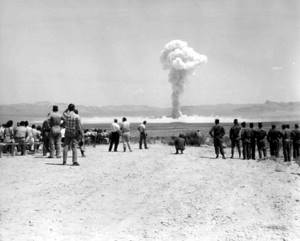 Ядерный туризм: в 50-х вы могли приехать в Вегас и посмотреть на ядерные взрывы вблизи!