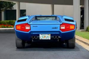 Редкий Lamborghini с «перископом» на крыше