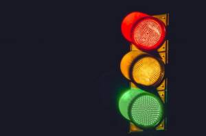 Почему цвета светофора красный, желтый и зеленый?