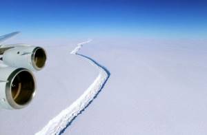 Как выглядит самый большой айсберг в мире и чем он опасен?