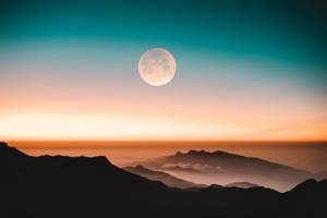 Правда ли, что Луна с каждым годом удаляется от Земли?