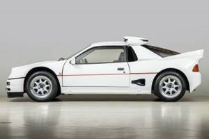 Ультра-редкий гоночный Ford RS200 Evolution из 1980-х