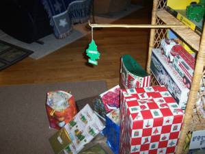 Способы защиты новогодней ёлки от домашних питомцев