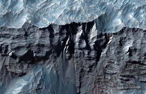 
        NASA опубликовало снимки загадочного каньона на Марсе            