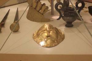 
        Золотую маску возрастом 3 тысячи лет нашли в Китае            