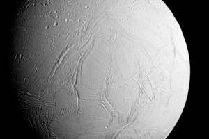 
        На спутнике Сатурна существует океан с бурными течениями            