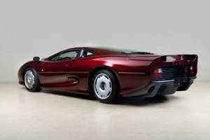 Jaguar XJ220 со сверхмалым пробегом