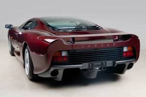 Jaguar XJ220 со сверхмалым пробегом