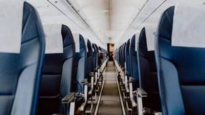 У окна или у прохода: какие места в самолете безопаснее