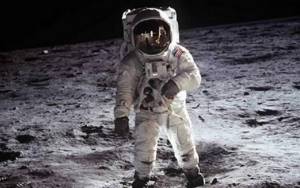 SpaceX официально отправит астронавтов NASA на Луну