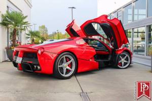 Ferrari LaFerrari 2014 года с минимальным пробегом