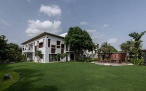 Современный дом с двором в Индии