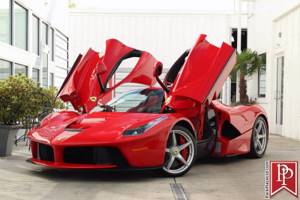 Ferrari LaFerrari 2014 года с минимальным пробегом