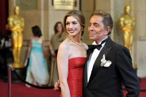 Самые яркие выходы звезд на красную дорожку в платьях Valentino