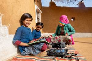 Уникальная школа для девочек в индийской пустыне Тар