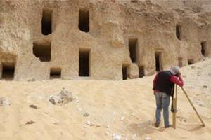 
        В Египте нашли сотни неизвестных гробниц, сохранившихся со времен пирамид            