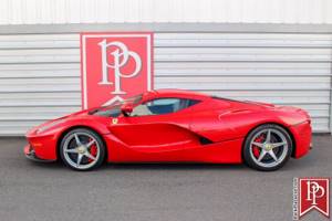 Ferrari LaFerrari 2014 года с минимальным пробегом